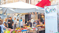 Der Eingang des Markts im Altstadtviertels Il Capo