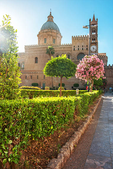 Sizilien - Palermo - Kuppel und der östliche Turm der Kathedrale