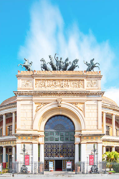 Sizilien - Palermo - Teatro Politeama - Wolken