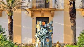 Bagheria - Statua si trova all'ingresso di Villa Cattolica