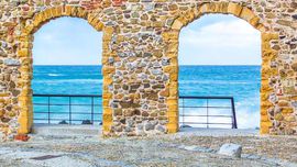 Porta nel porto antico di Cefalù