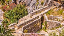 Cefalù - Mura vicino all'ingresso della Rocca