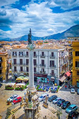 Die Piazza San Domenico im Stadtzentrum von Palermo