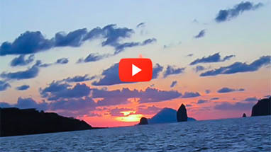 Inviare il video "Isole Eolie (Sicily) - Fuoco, Mare, Terra, Cielo"