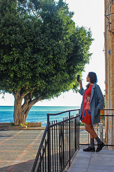 Sicily - Fashion - Filly Biz - Selfie with red dress