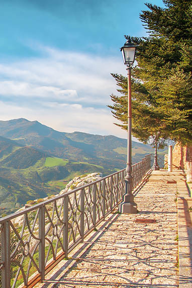 Sizilien - Landschaft - Madonien - Das Bergdorf Sclafani Bagni