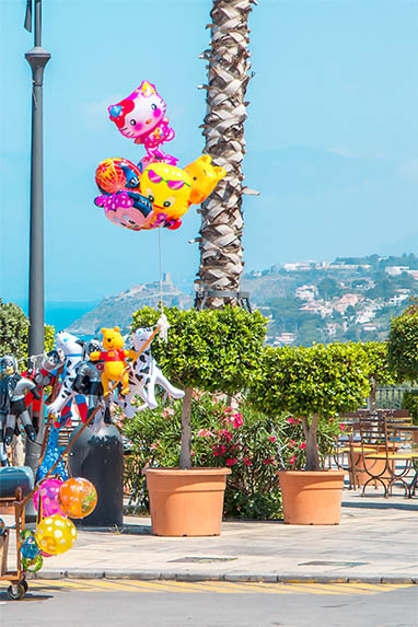 Sizilien - Altavilla Milicia - Luftballon-Verkäufer