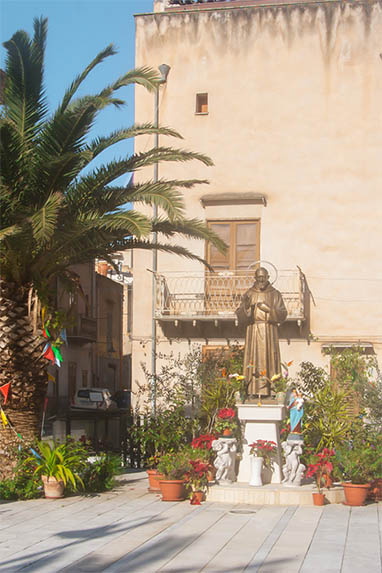 Sizilien - Altavilla Milicia - Statue von Padre Pio