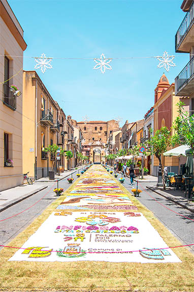Sizilien - Castelbuono - Blumenfest in der Via Sant'Anna