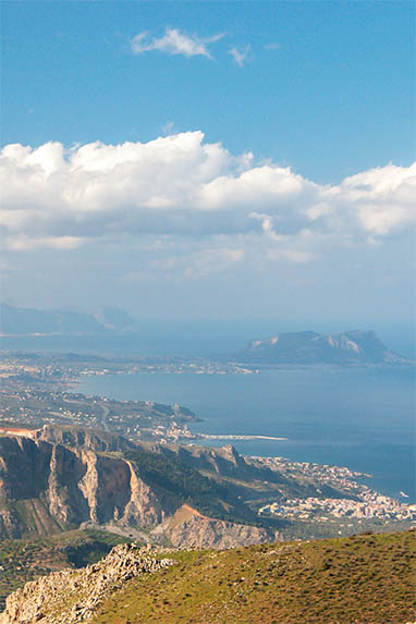 Sizilien - Caccamo - Meer und Monte San Calogero