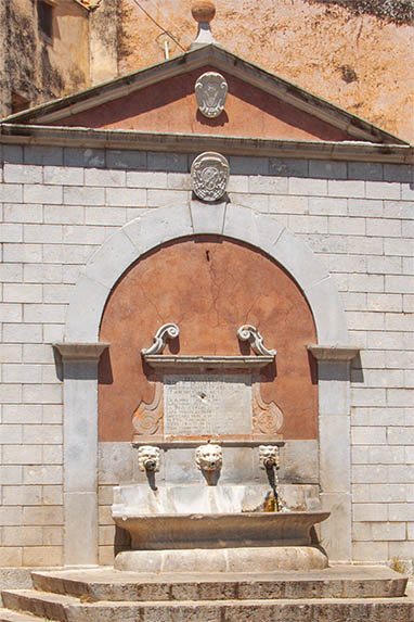 Sizilien - Piana degli Albanesi - Brunnen