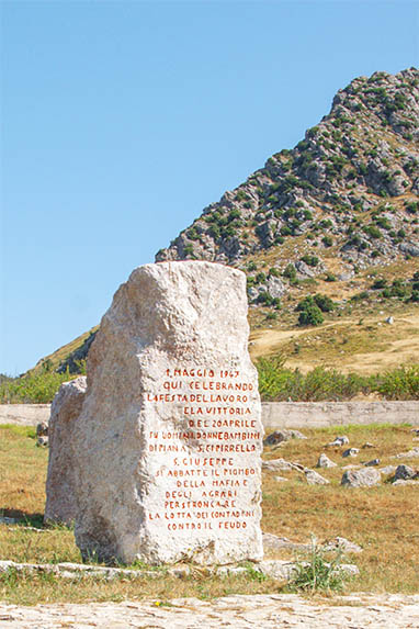 Sizilien - Piana degli Albanesi - Gedenkstein