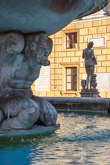Sizilien - Palermo - Fontana Pretoria - Figur unter dem Springbrunnen