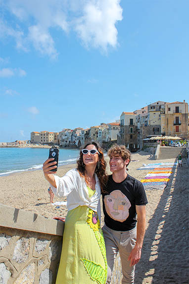 Sizilien - Cefalu - Selfie am Strand