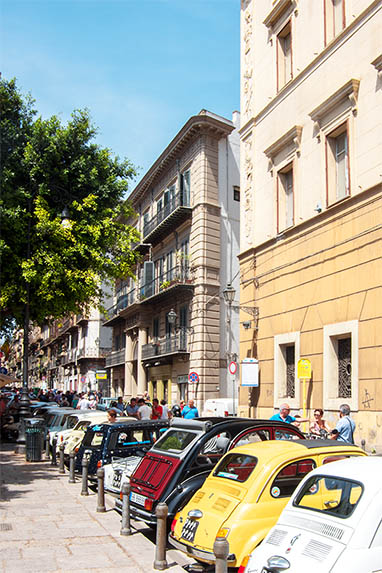 Sizilien - Palermo - Gassen - Oldtimerparade