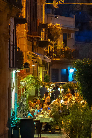 Sizilien - Palermo - Gassen - Restaurant