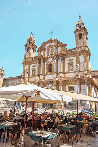 Sizilien - Palermo - Bar auf der Piazza San Domenico