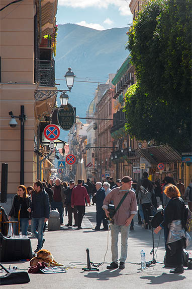Sizilien - Palermo - Street Art - Strassenmusik