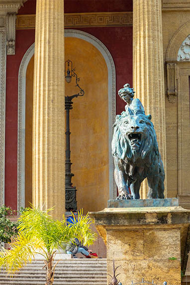 Sizilien - Palermo - Teatro Massimo - Löwe