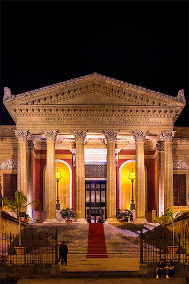 Sizilien - Palermo - Teatro Massimo - Nachts