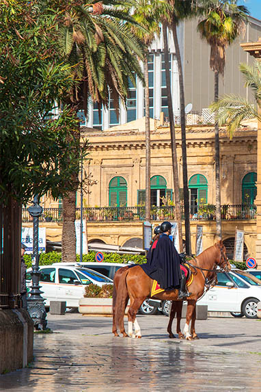 Sizilien - Palermo - Teatro Massimo - Carabinieri