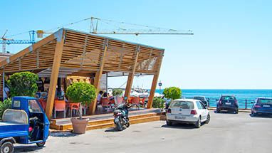 Italienischen Bar am Hafen von Porticello