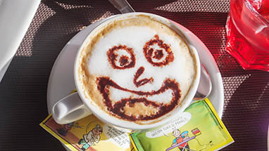 Capuccino - Eine der Grundlagen der italienischen Bar