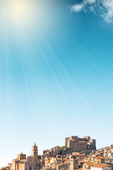 Sizilien ☀+ Winterurlaub und Überwintern - Die Burg von Caccamo