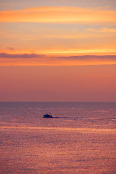 Sizilien - Santa Flavia/Sant'Elia - Fischerboot im Sonnenaufgang