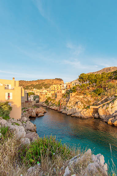 Sizilien - Badebucht im Morgenlicht