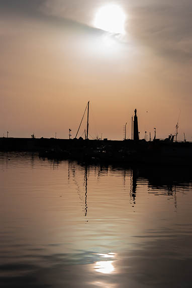 Sizilien - Palermo - Der Hafen von Porticello im Gegenlicht